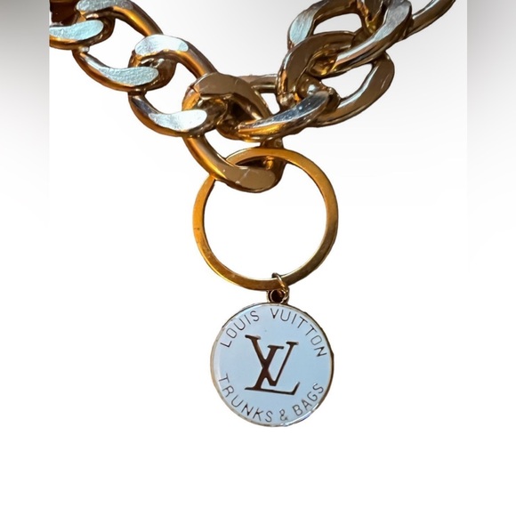 Authentic Louis Vuitton bag charm on unbranded chain - Picture 4 of 10